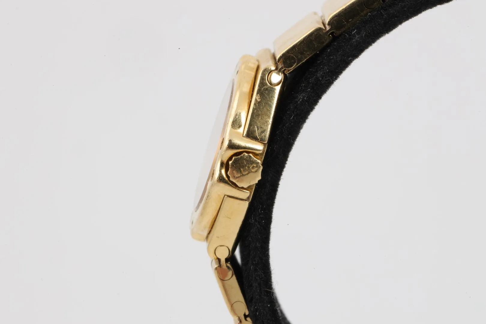 Chopard St. Moritz 5200 Solid 18K Yellow Gold 18mm Ladies Watch (73.4g.)