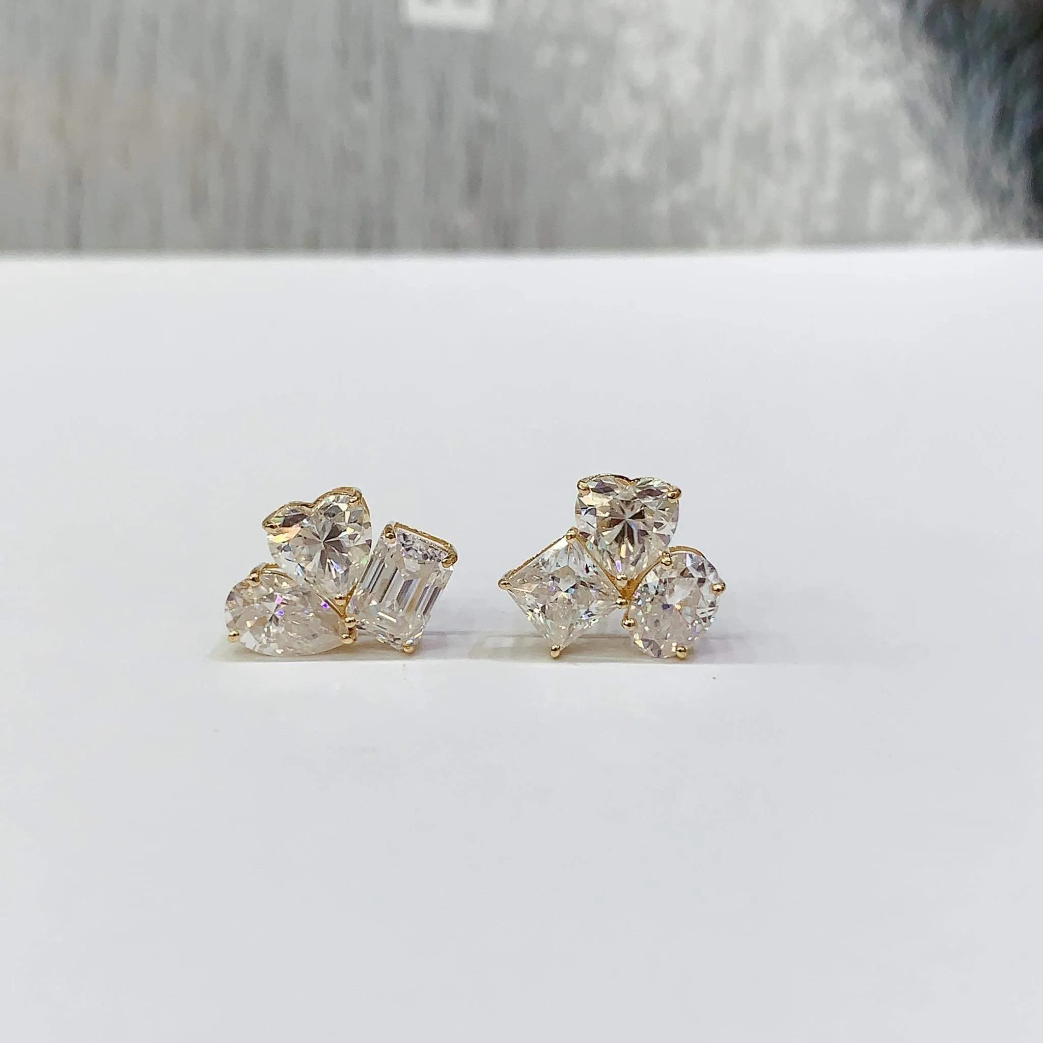 Mixed Moissanite Stud Earrings 18K