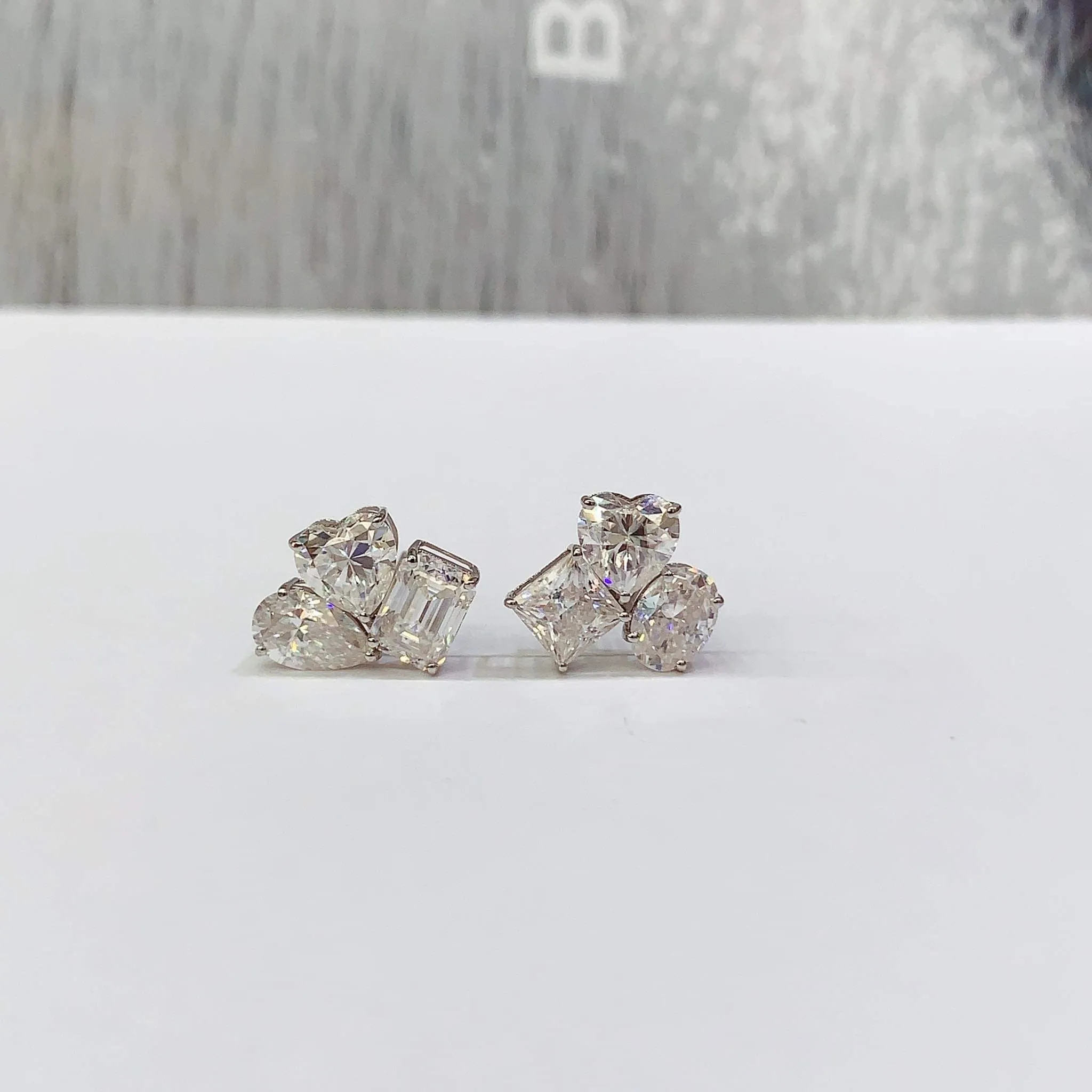 Mixed Moissanite Stud Earrings 18K