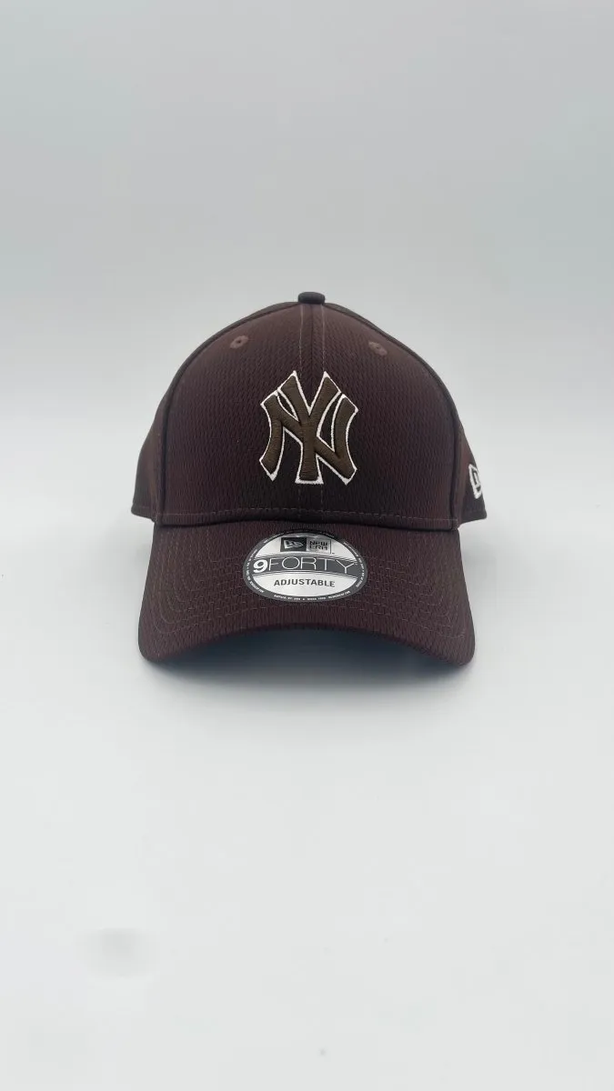 NEW ERA NEW YORK YANKEES STONE WALNUT 9FORTY CAP