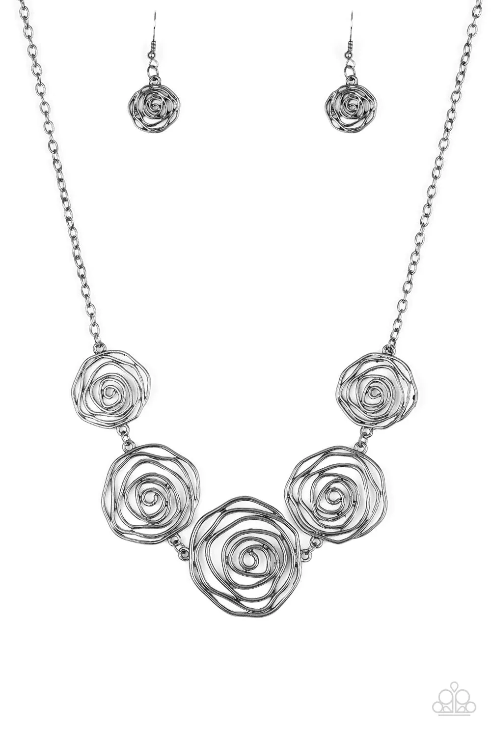 Rosy Rosette - black Necklace - Paparazzi Accessories